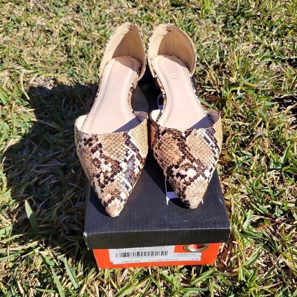 Snakeskin Pointed Toe Flats - Picture 10 of 11